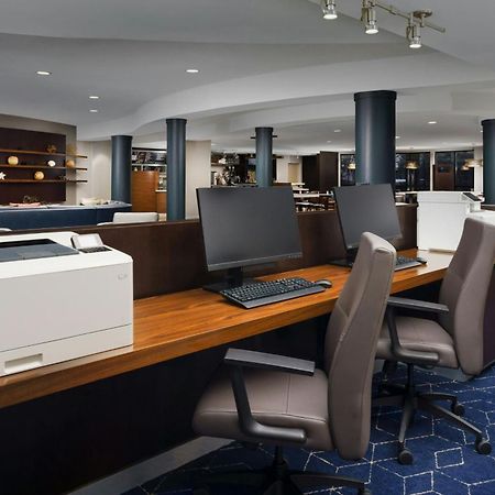 Отель Courtyard By Marriott Potomac Mills Вудбридж Экстерьер фото