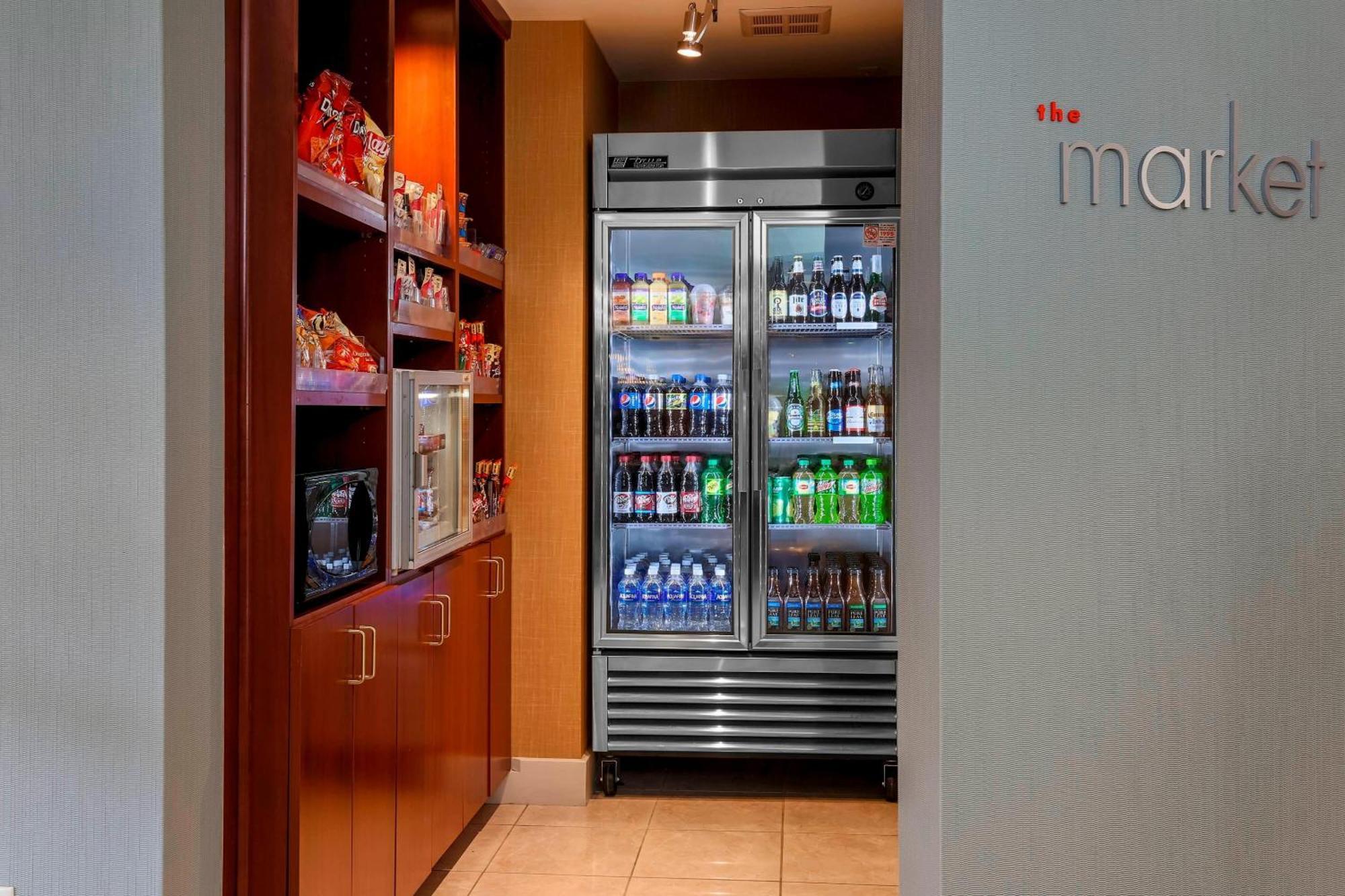 Отель Courtyard By Marriott Potomac Mills Вудбридж Экстерьер фото