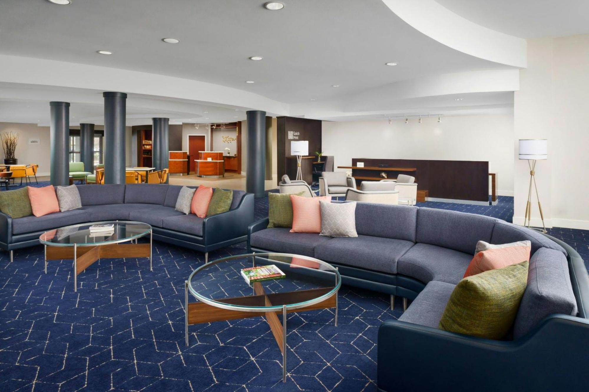 Отель Courtyard By Marriott Potomac Mills Вудбридж Экстерьер фото