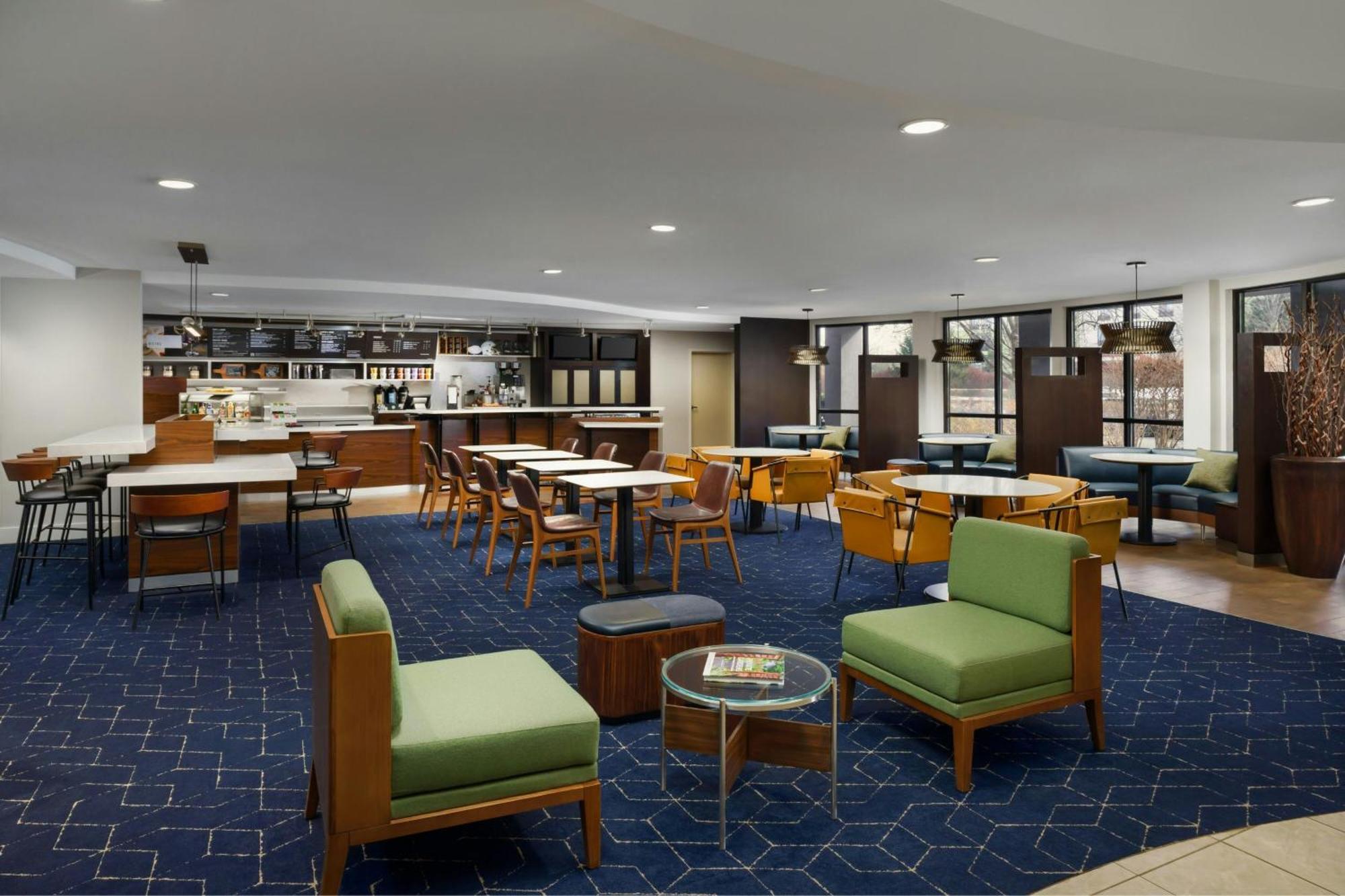 Отель Courtyard By Marriott Potomac Mills Вудбридж Экстерьер фото