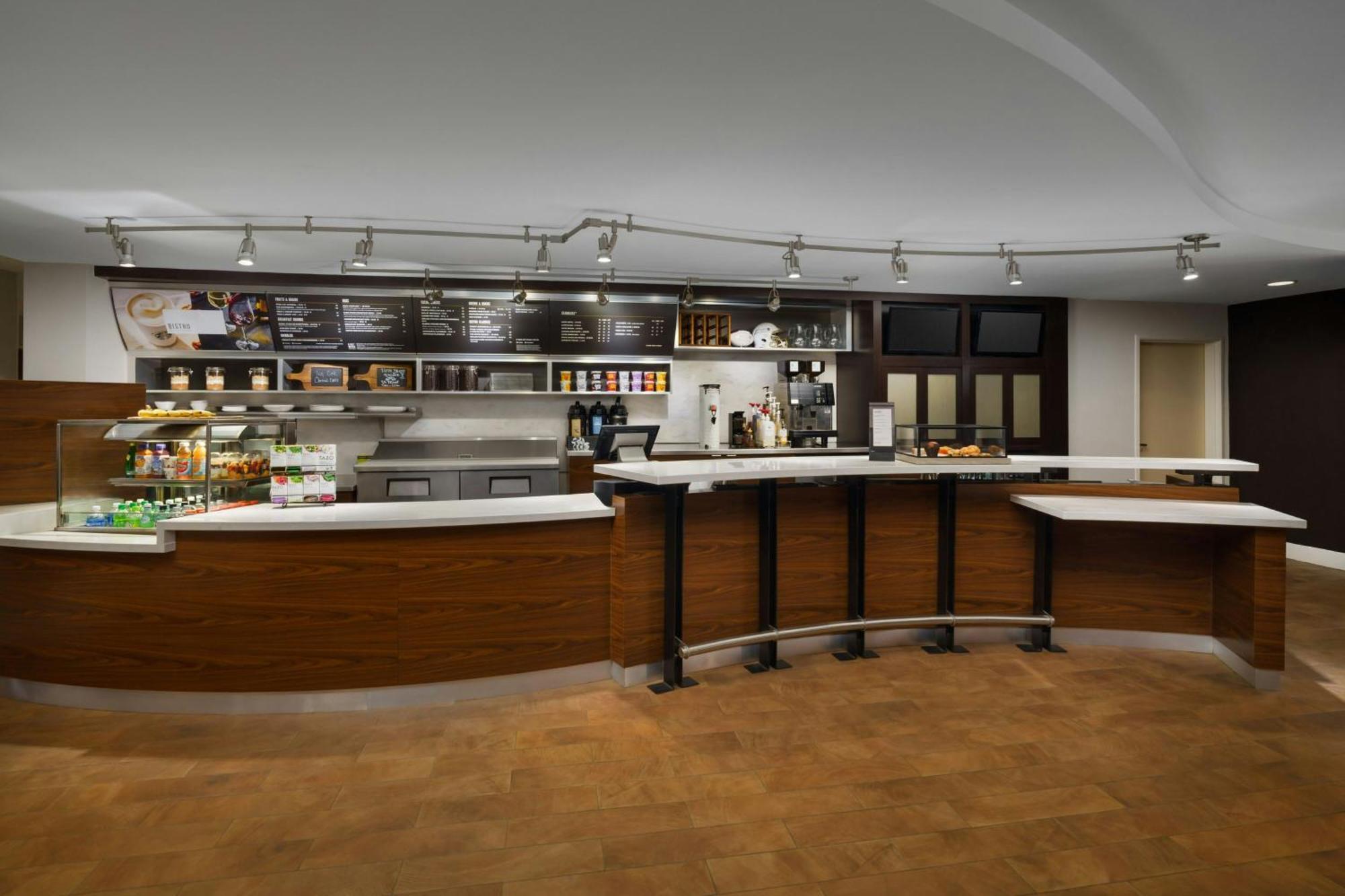 Отель Courtyard By Marriott Potomac Mills Вудбридж Экстерьер фото